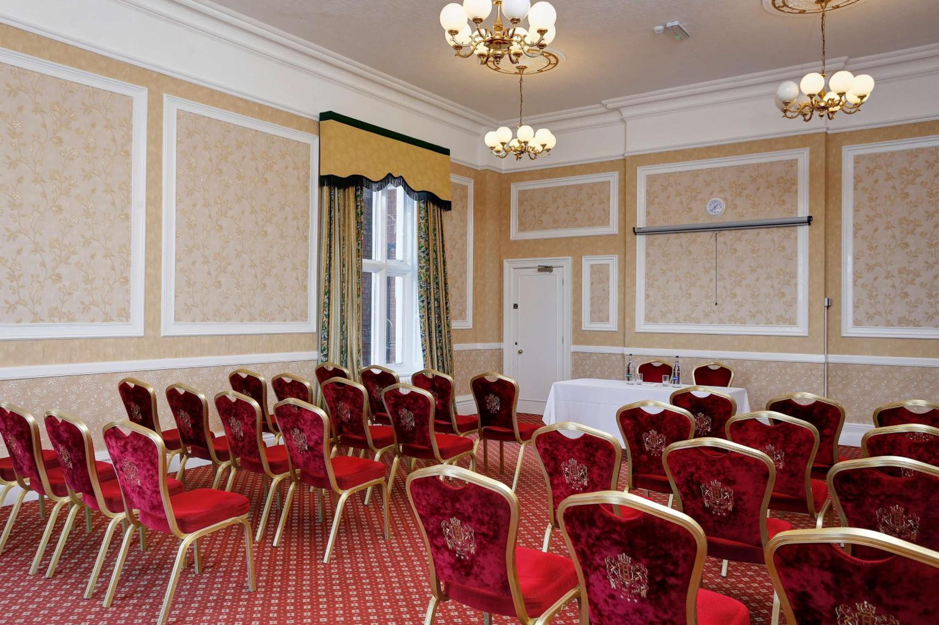 The Crewe Arms Hotel (old)