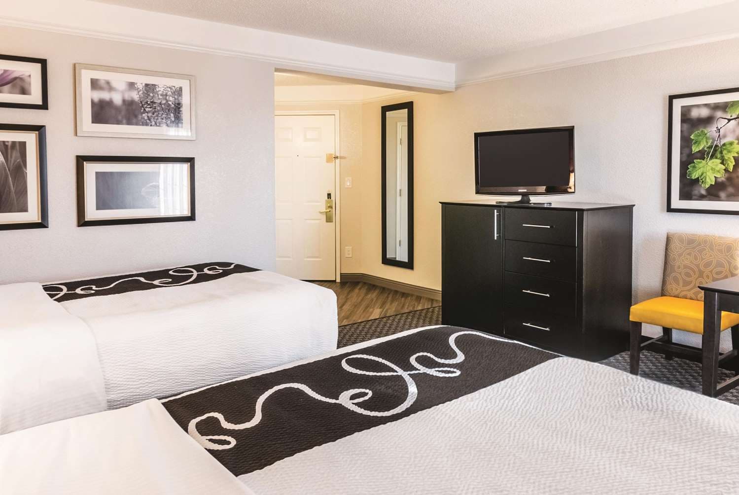 La Quinta Inn & Suites by Wyndham Orlando Airport