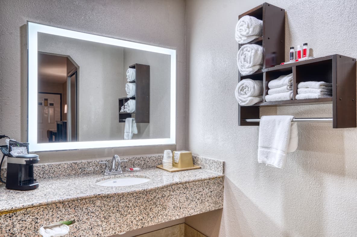 Super 8 by Wyndham Houston/ Webster - NASA