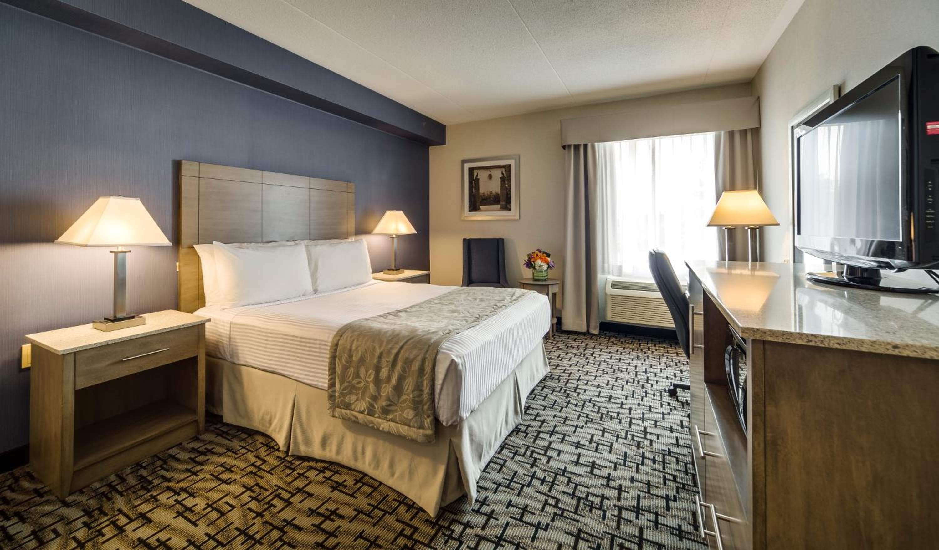 Monte Carlo Inn Oakville Suites