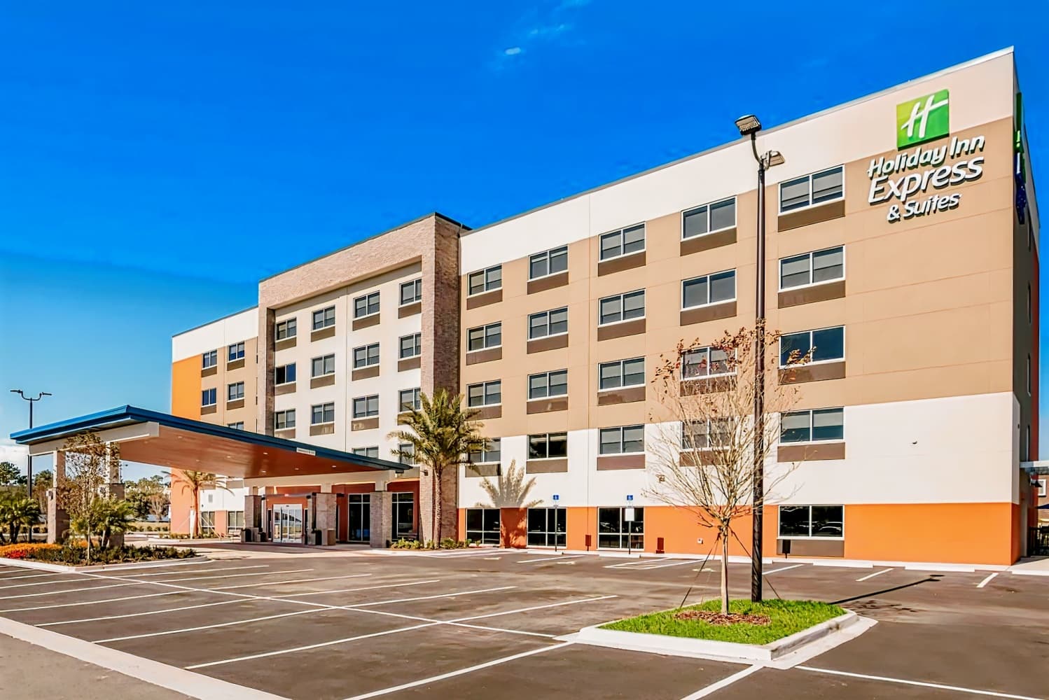Holiday Inn Express & Suites - Jacksonville - Town Center