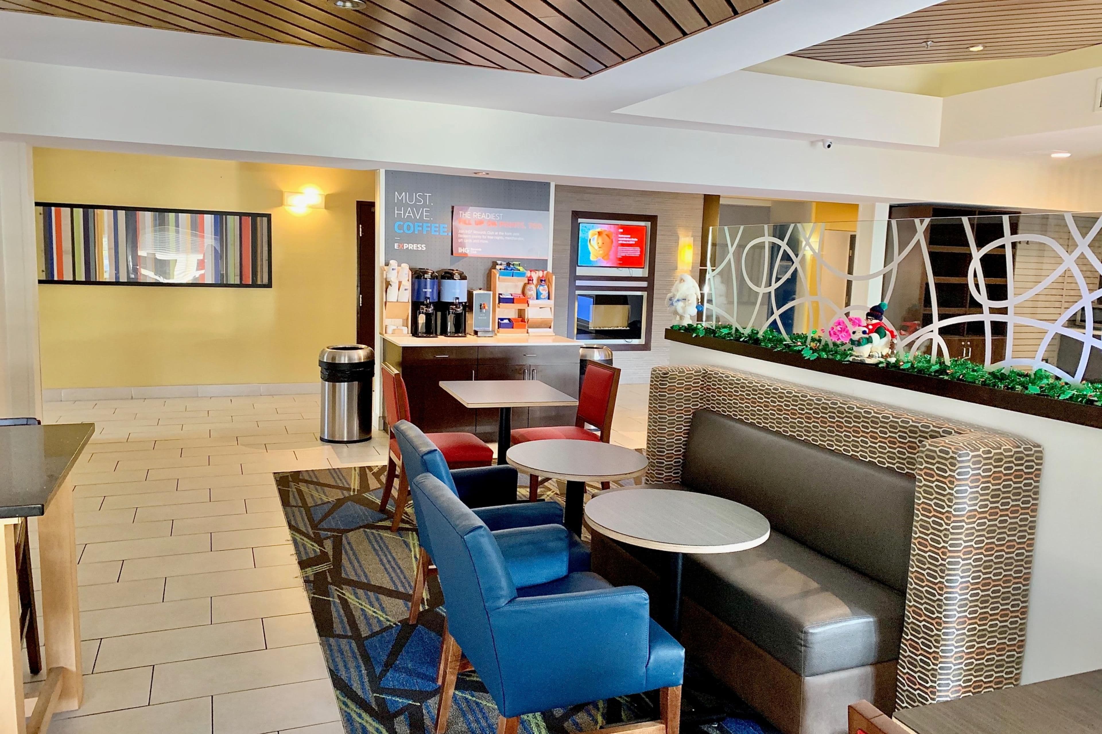 Holiday Inn Express Hotel & Suites Chicago-Libertyville