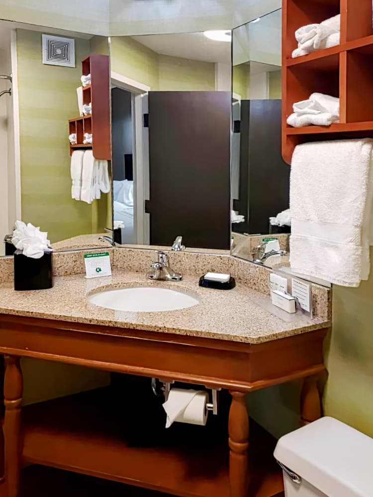 Brandon Center Hotel