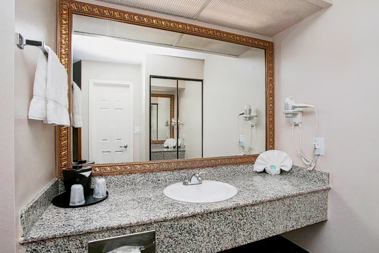 Stanford Inn & Suites Anaheim