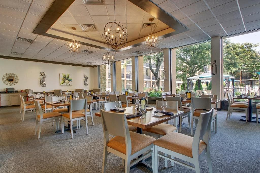 Holiday Inn Westbury – Long Island