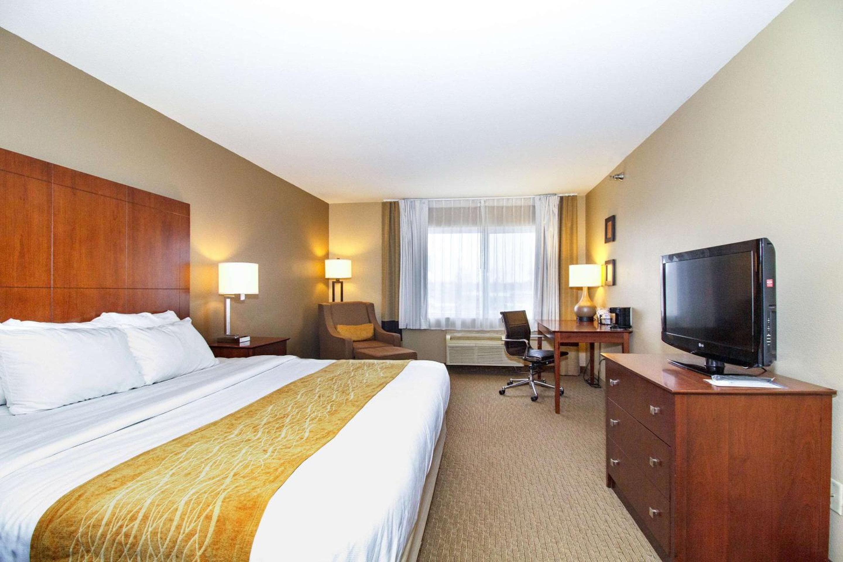 Comfort Inn & Suites East Moline near I-80