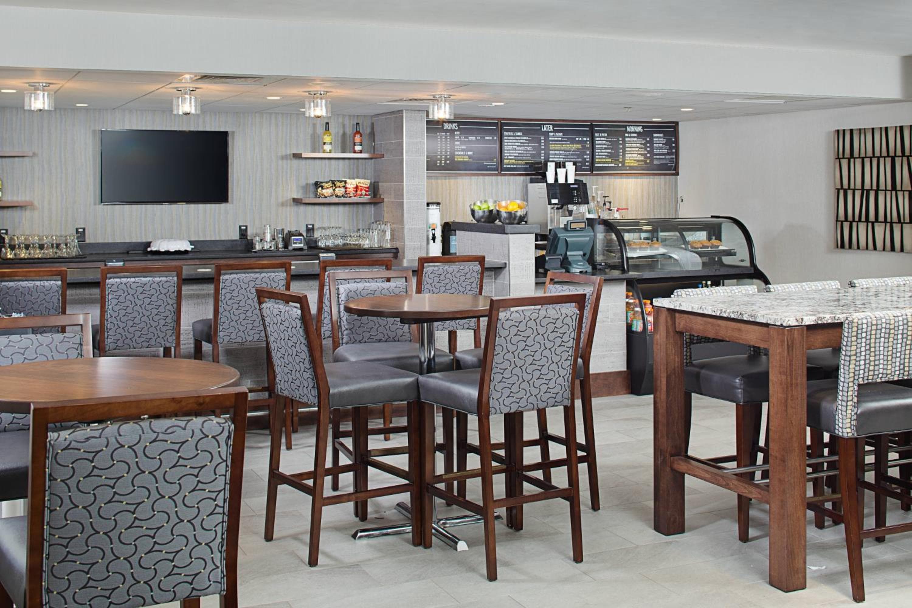 Courtyard by Marriott Manchester-Boston Regional Airport