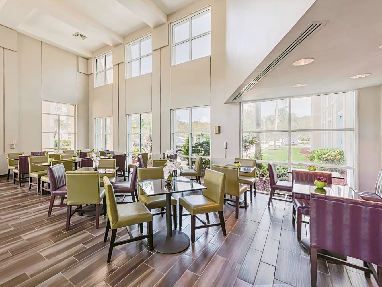 La Quinta Inn & Suites by Wyndham Plantation at SW 6th St