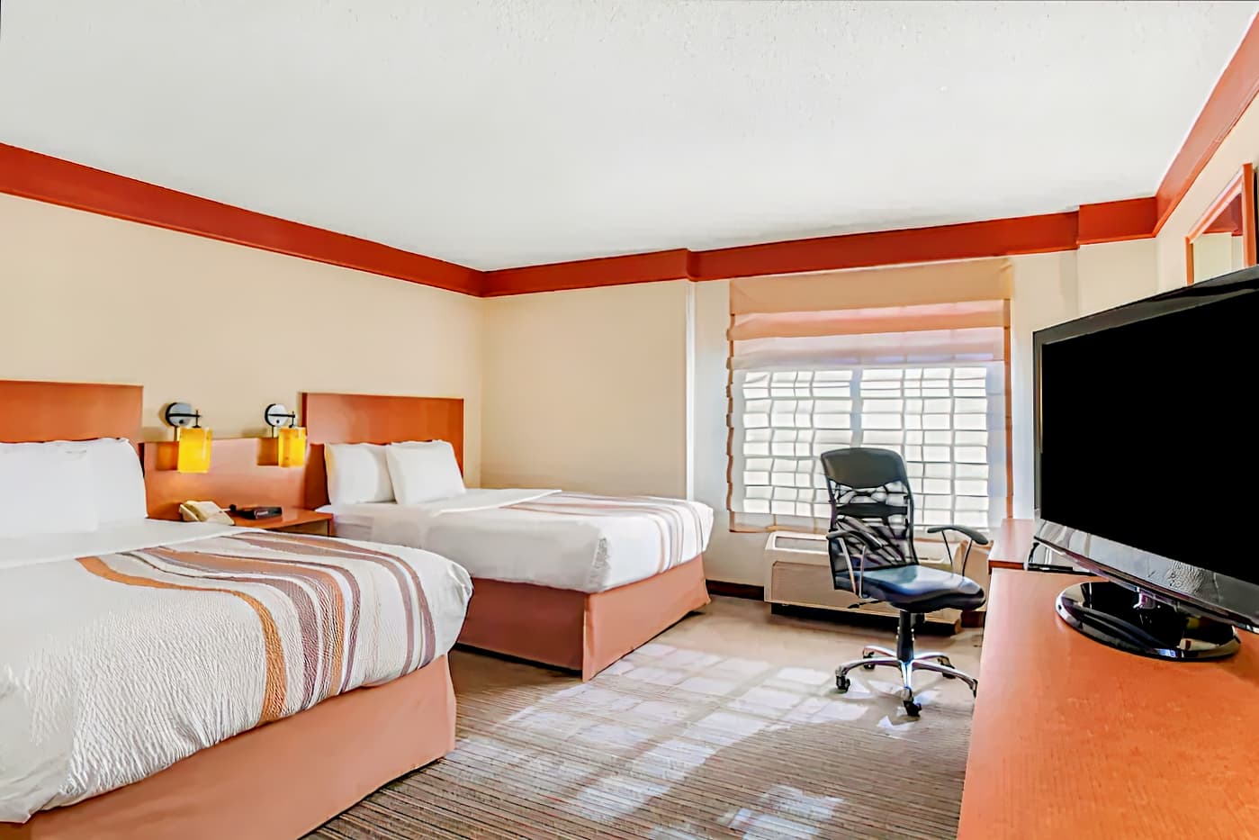 La Quinta Inn & Suites by Wyndham Univ Area Chapel Hill (old)