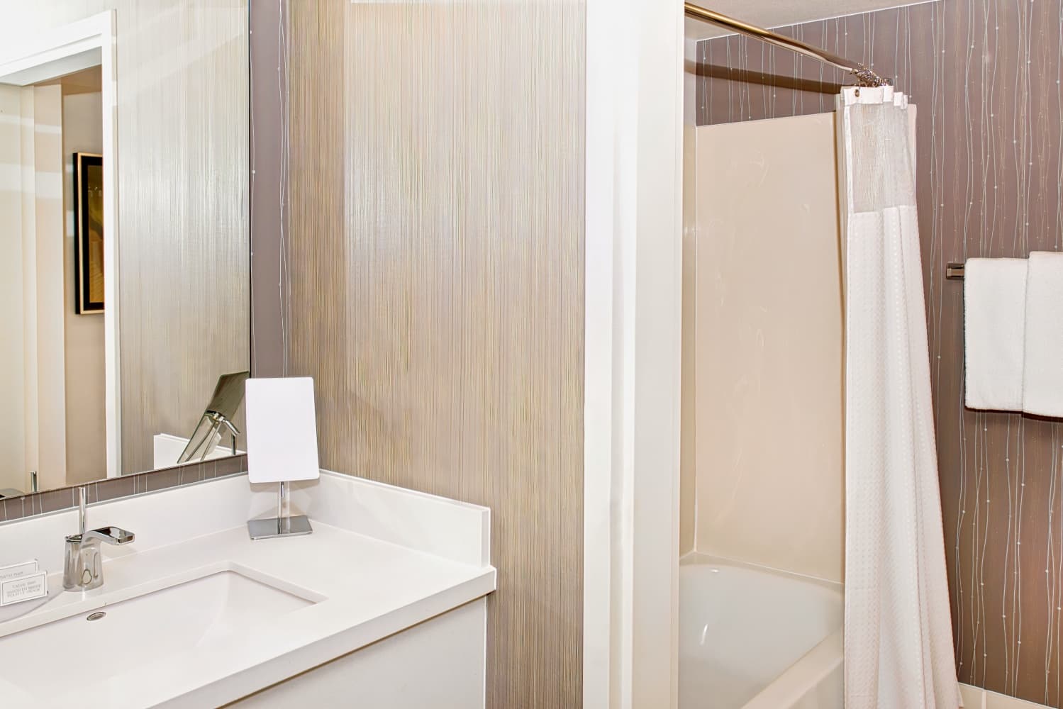 Courtyard by Marriott Oakland Airport