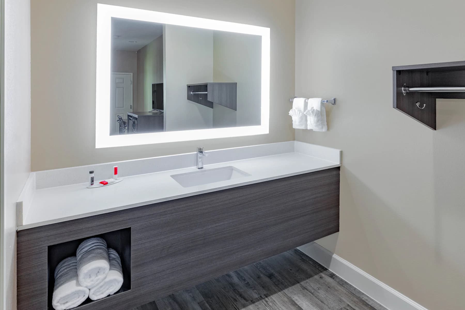 Super 8 by Wyndham Houston NW Beltway 8