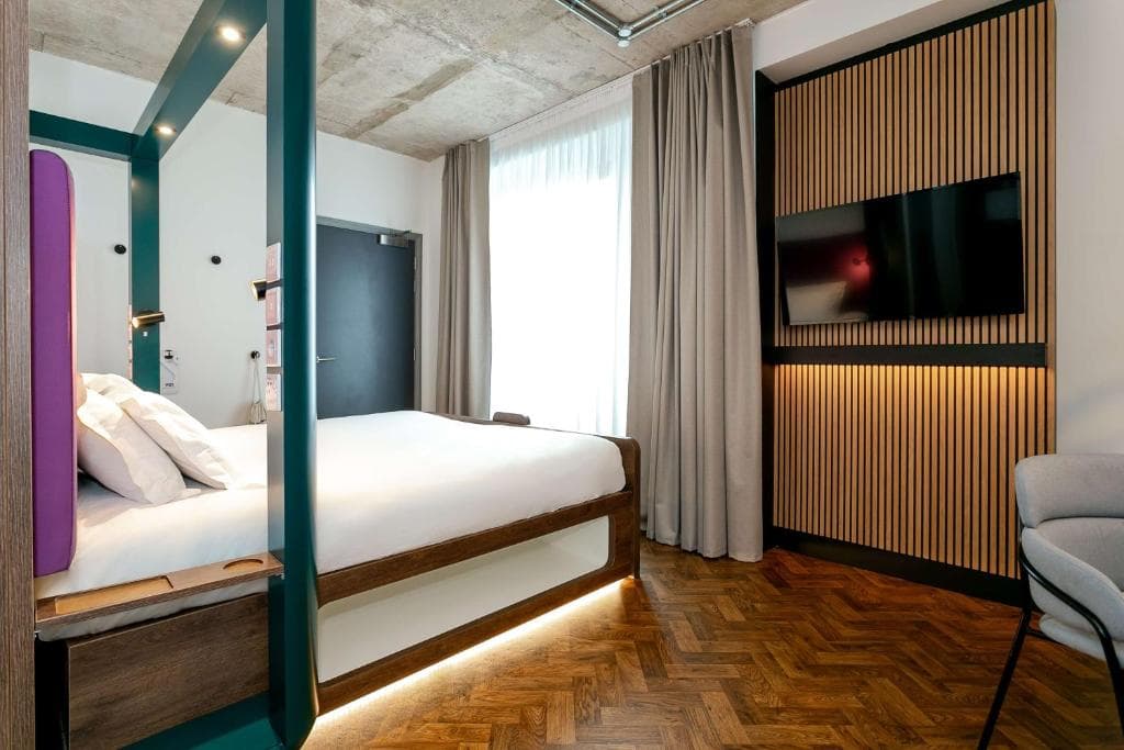 YOTEL Manchester Deansgate