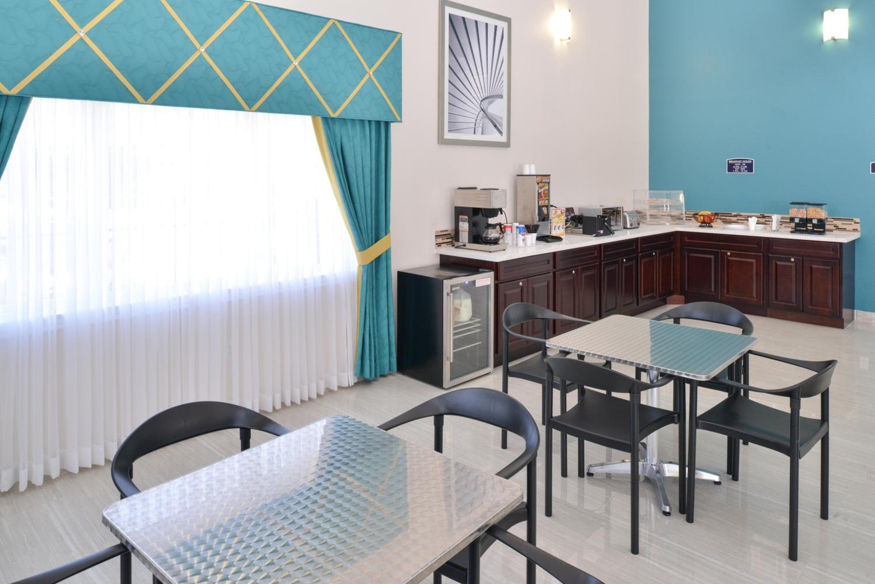 Regency Inn & Suites- NW Houston