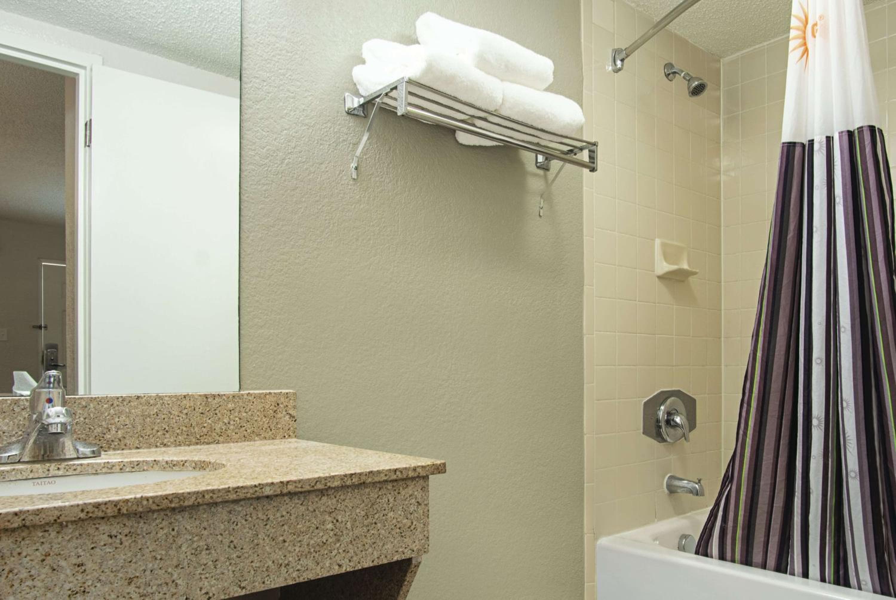 La Quinta Inn by Wyndham West Palm Beach - Florida Turnpike