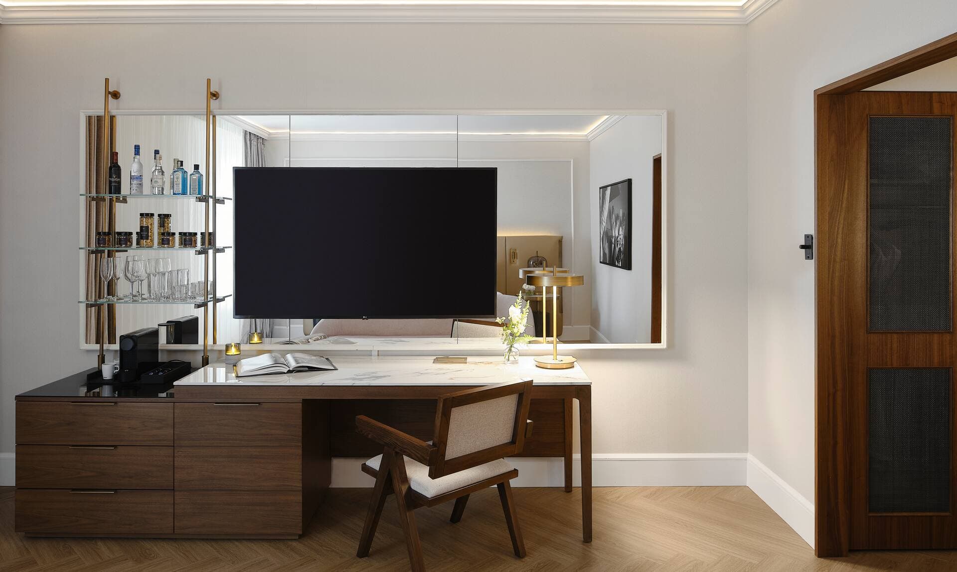 Vogue Hotel Montreal Downtown, Curio Collection by Hilton