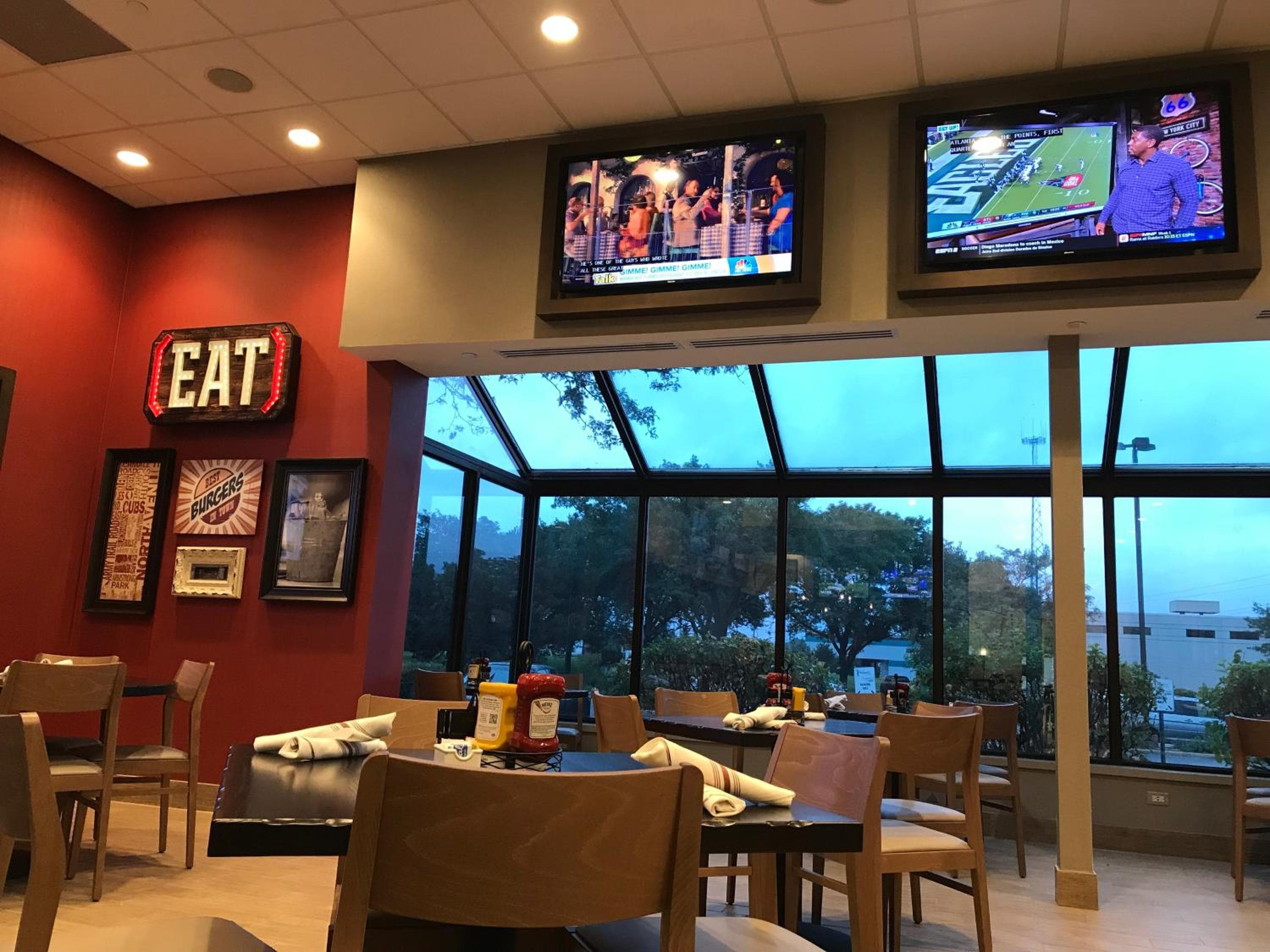 Holiday Inn & Suites Chicago-Carol Stream Wheaton, an IHG Hotel