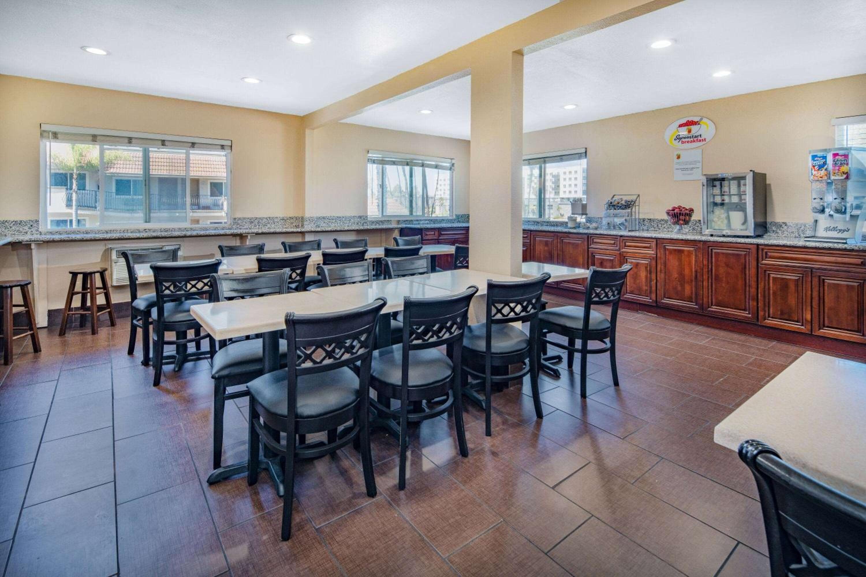 Super 8 by Wyndham San Diego Hotel Circle