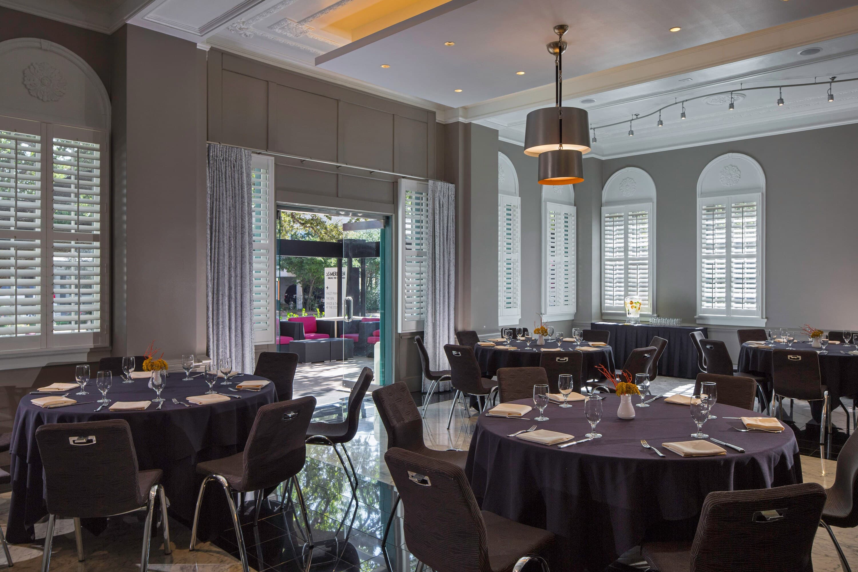 The Stoneleigh, Autograph Collection