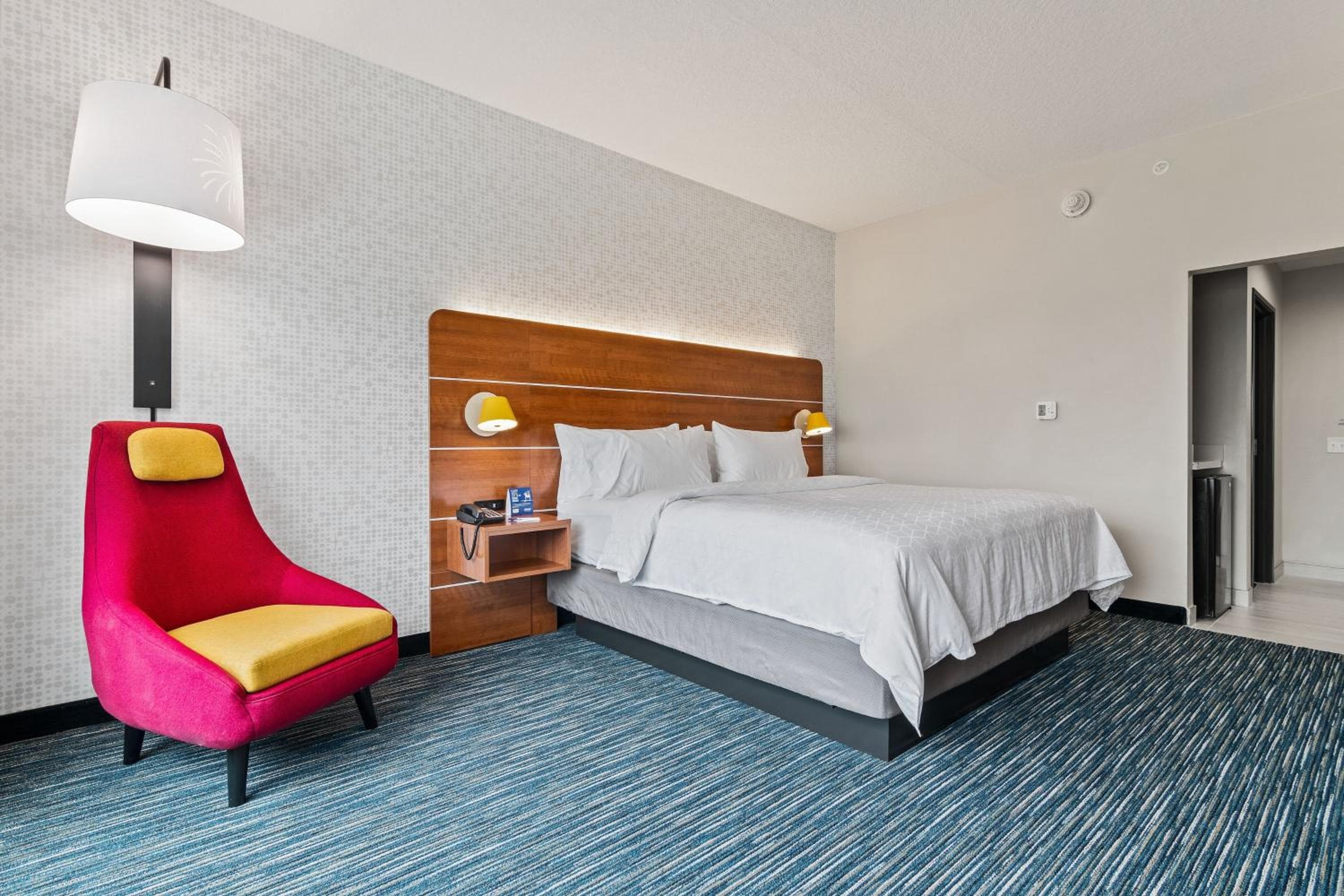 Holiday Inn Express & Suites Orlando - Lake Buena Vista by IHG