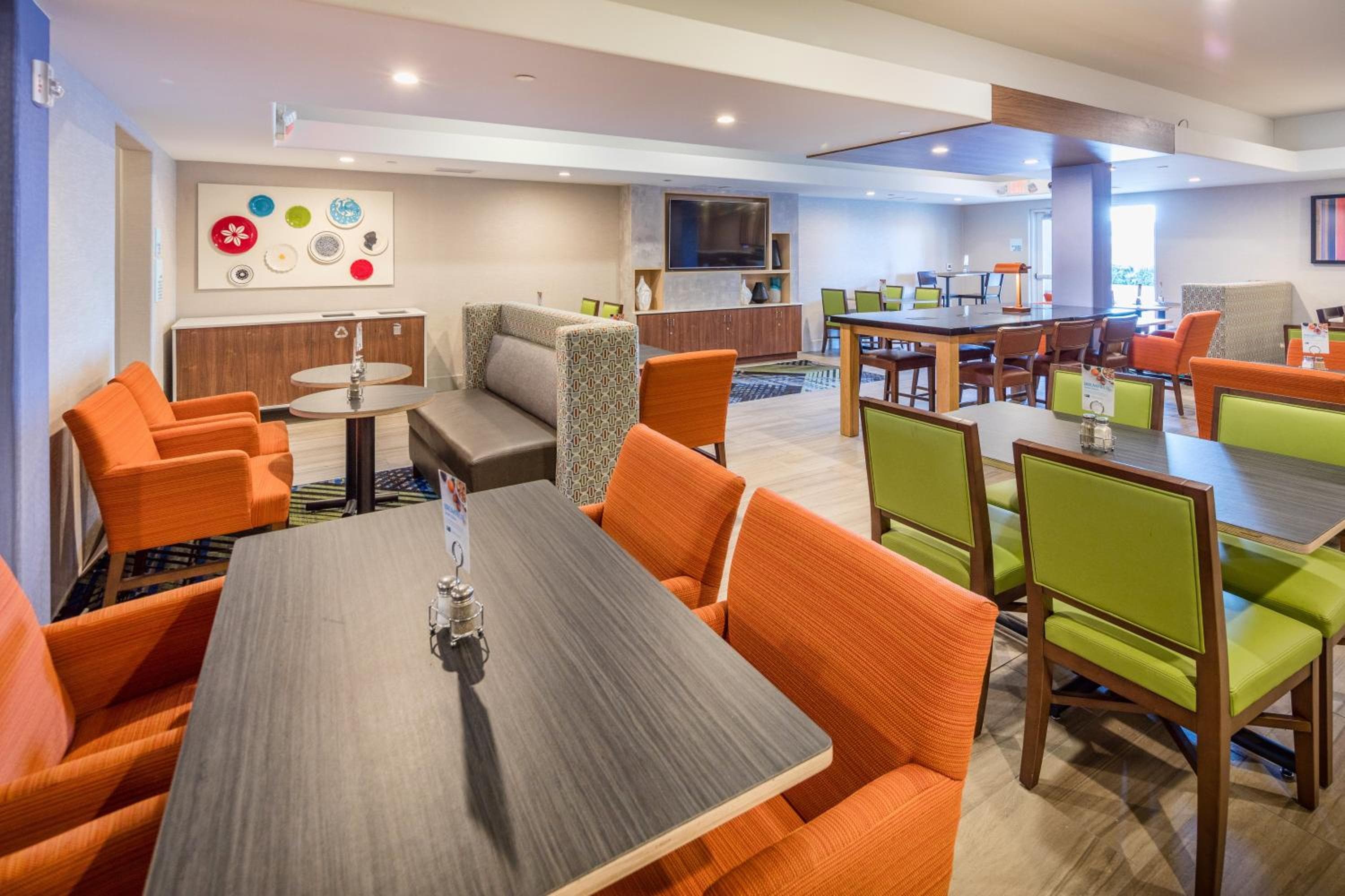 Holiday Inn Express & Suites Modesto