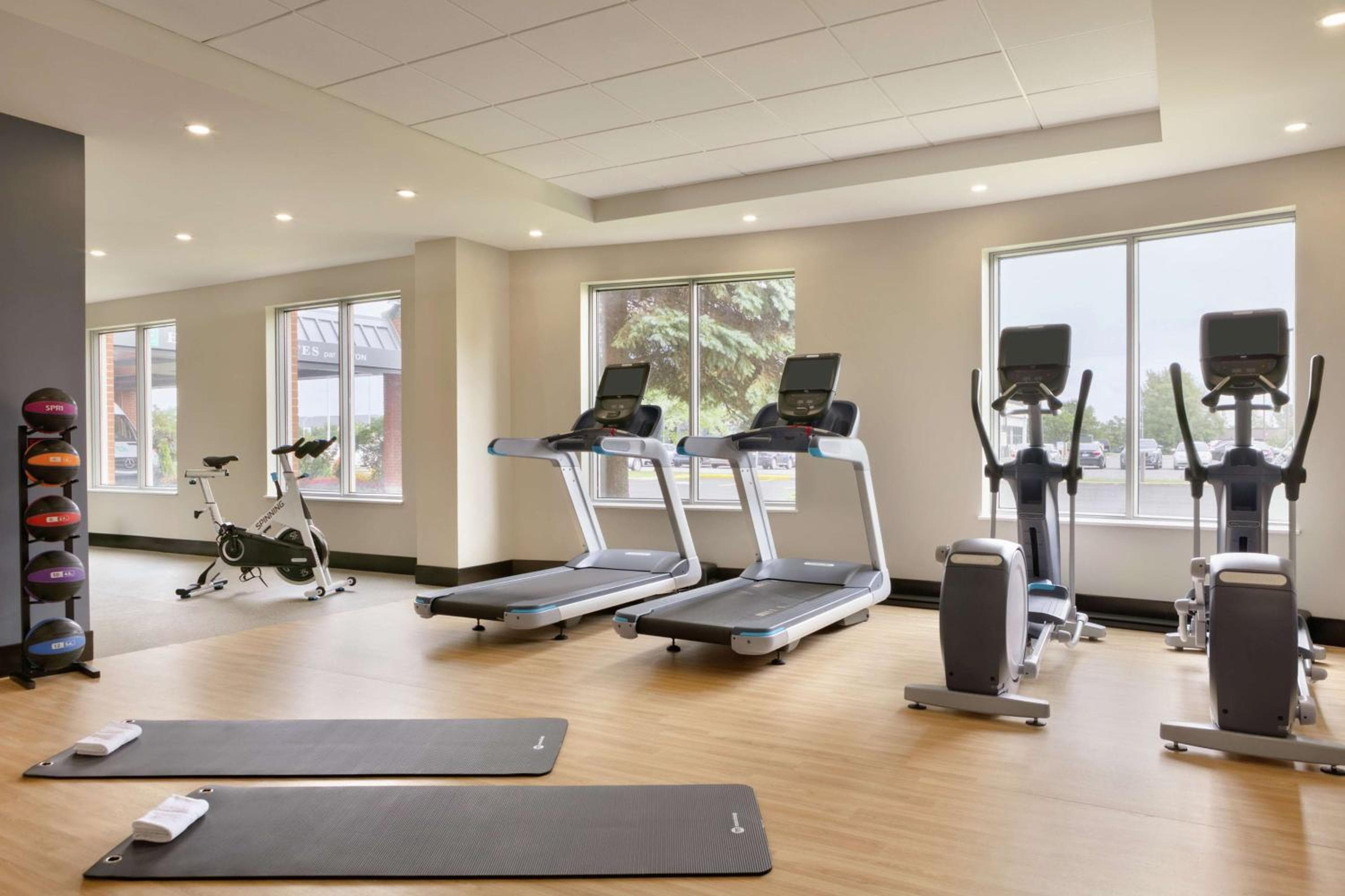 Embassy Suites by Hilton Montreal Airport
