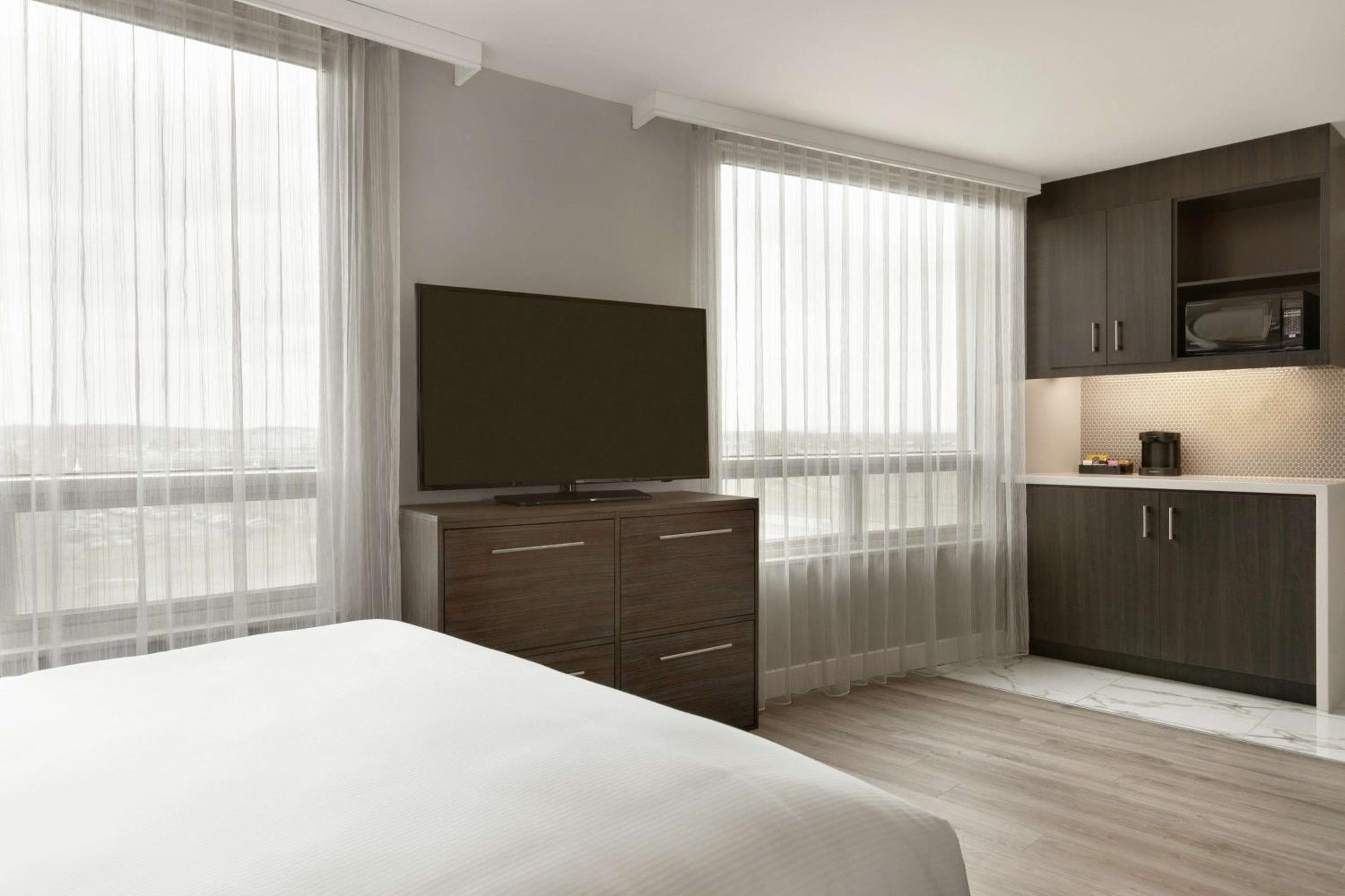 Embassy Suites by Hilton Montreal Airport
