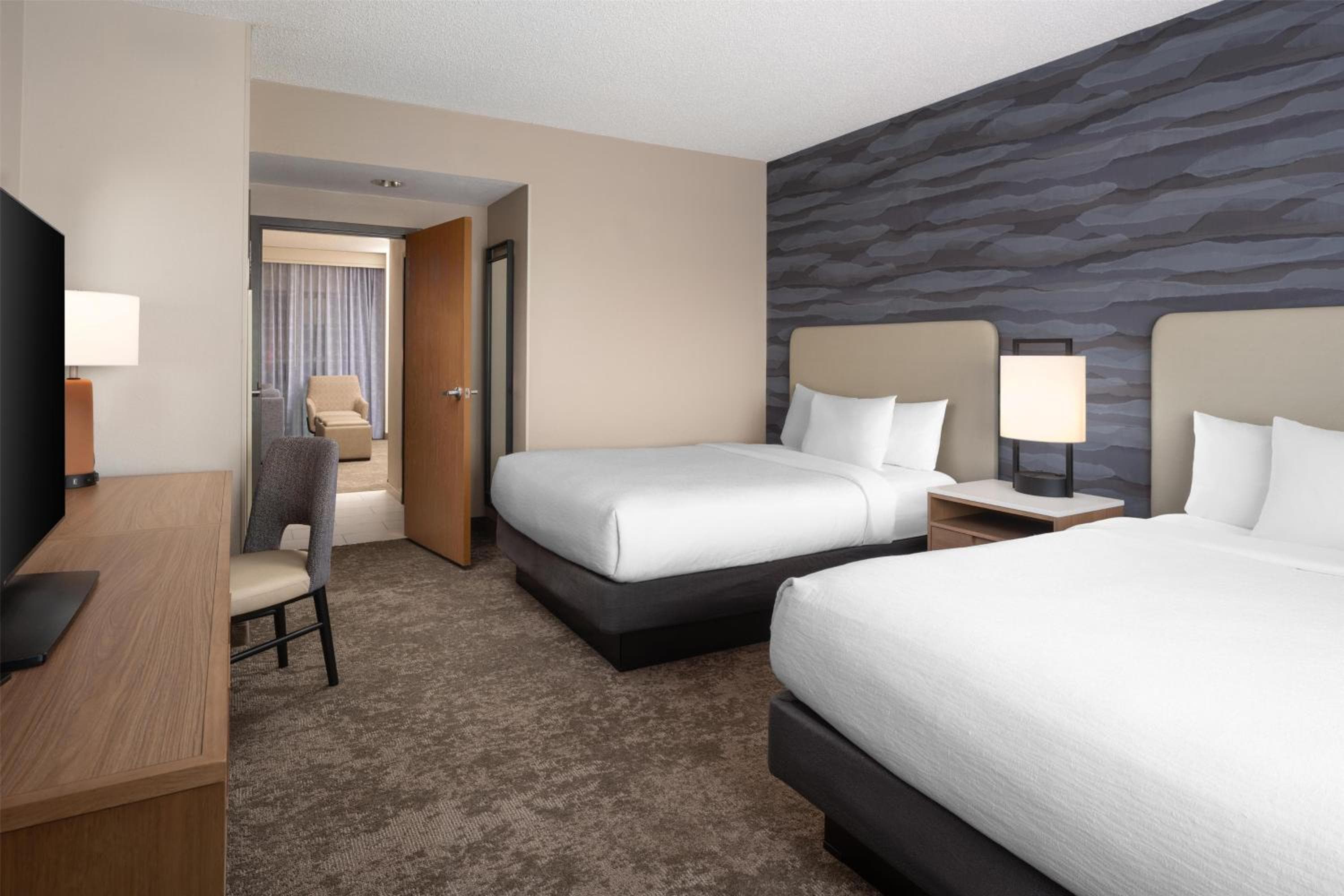 Embassy Suites by Hilton Charleston Airport Hotel & Convention Center