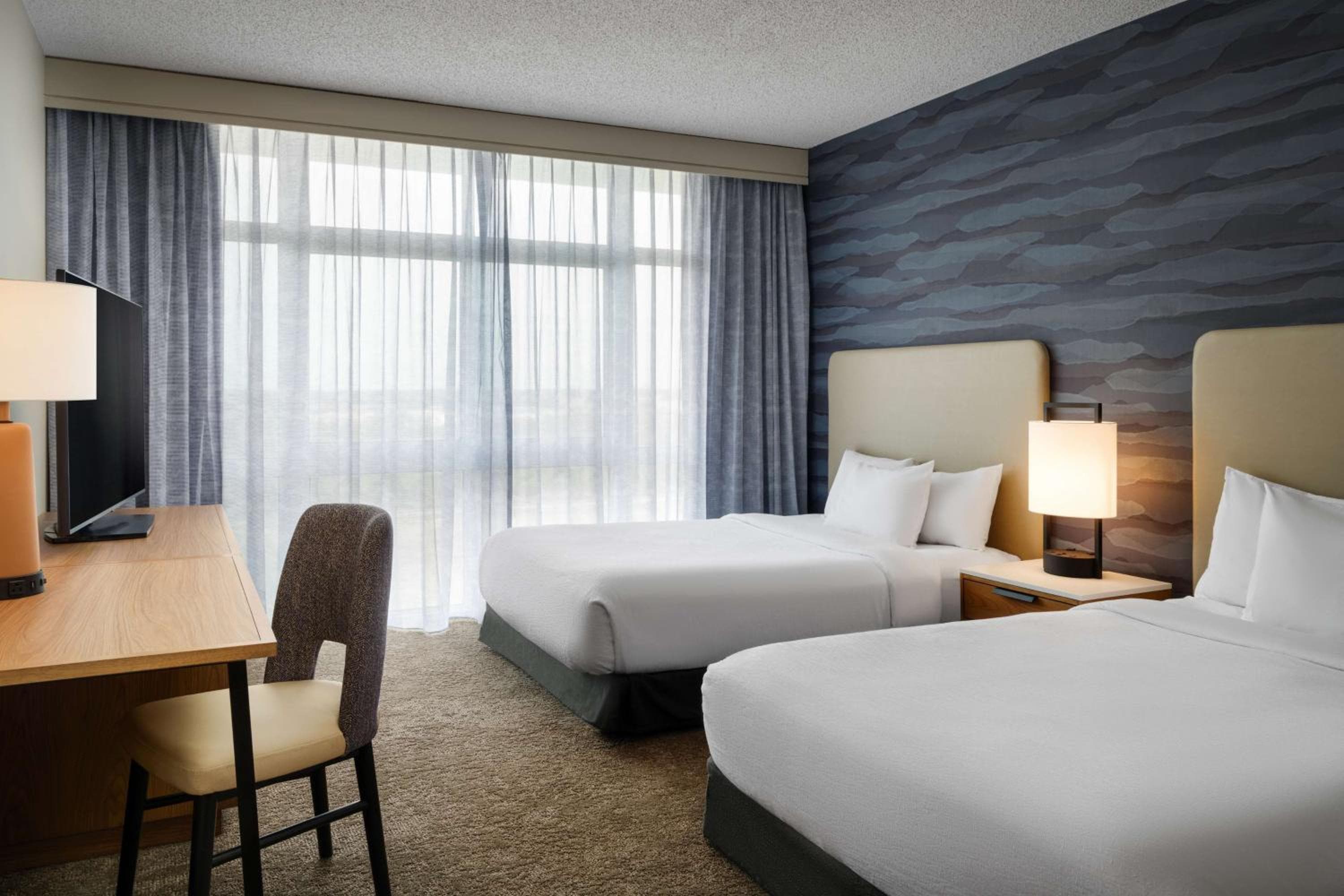 Embassy Suites by Hilton Charleston Airport Hotel & Convention Center