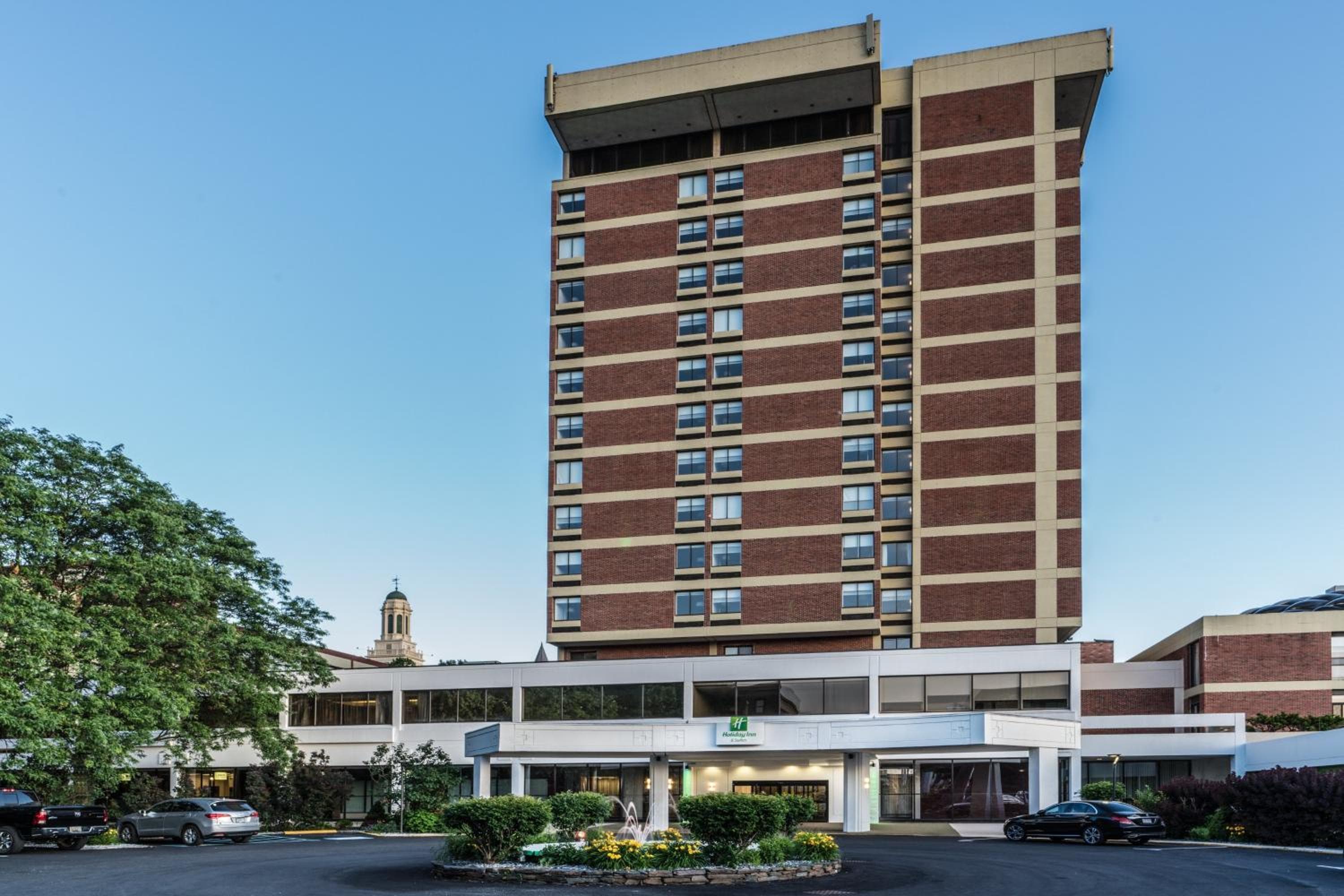 Holiday Inn and Suites Pittsfield-Berkshires