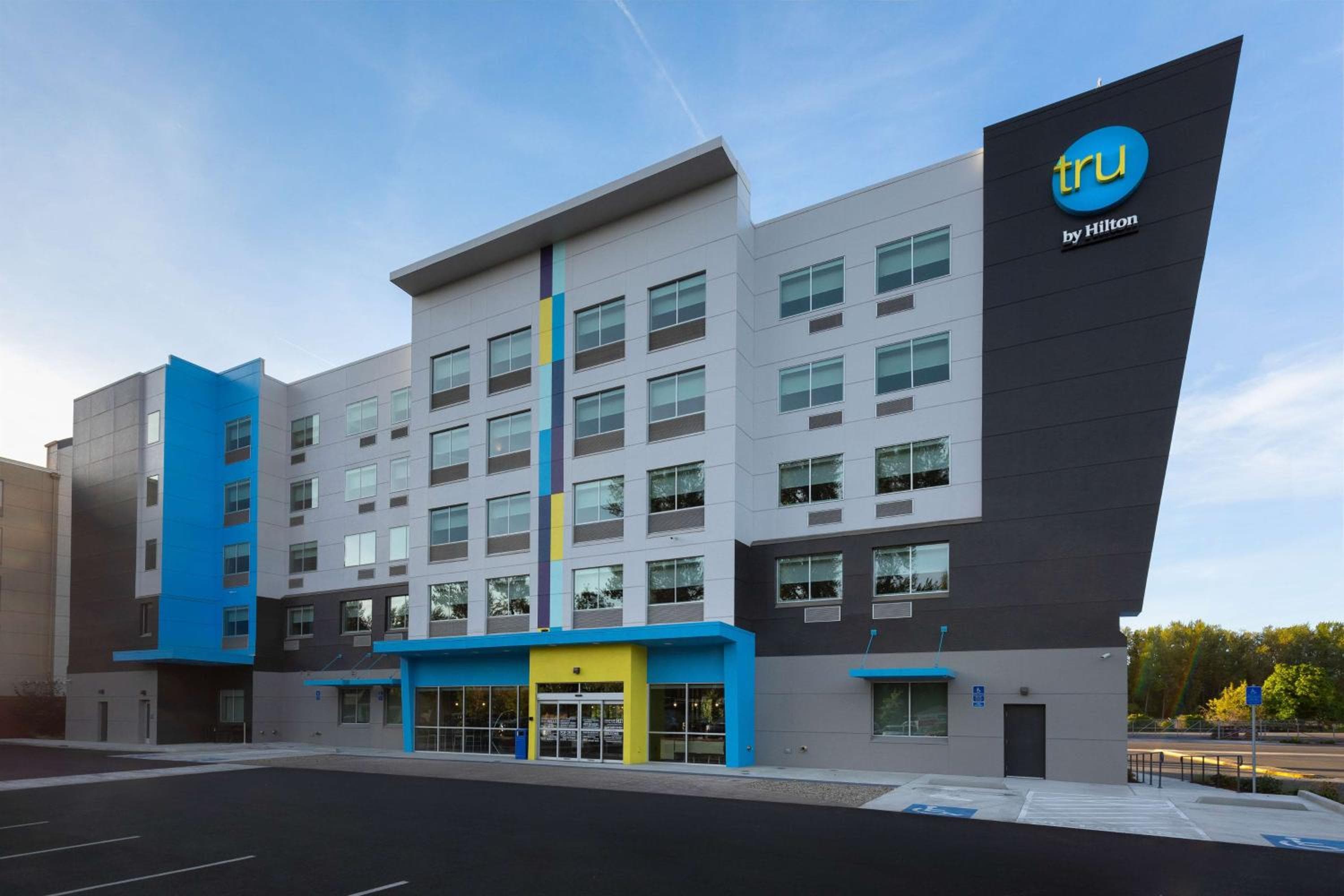 Tru by Hilton Eugene