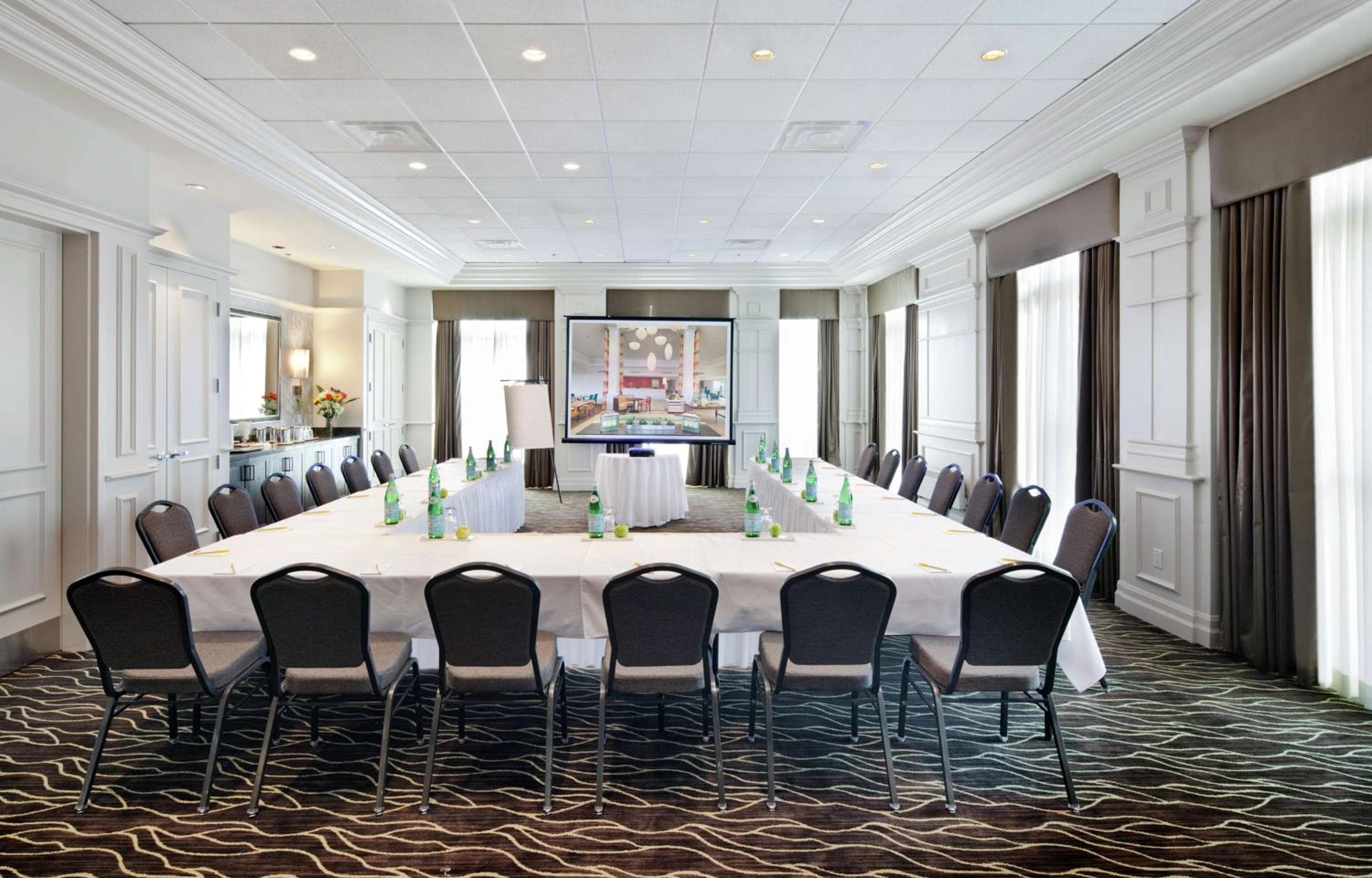 Hilton Garden Inn Montreal Airport