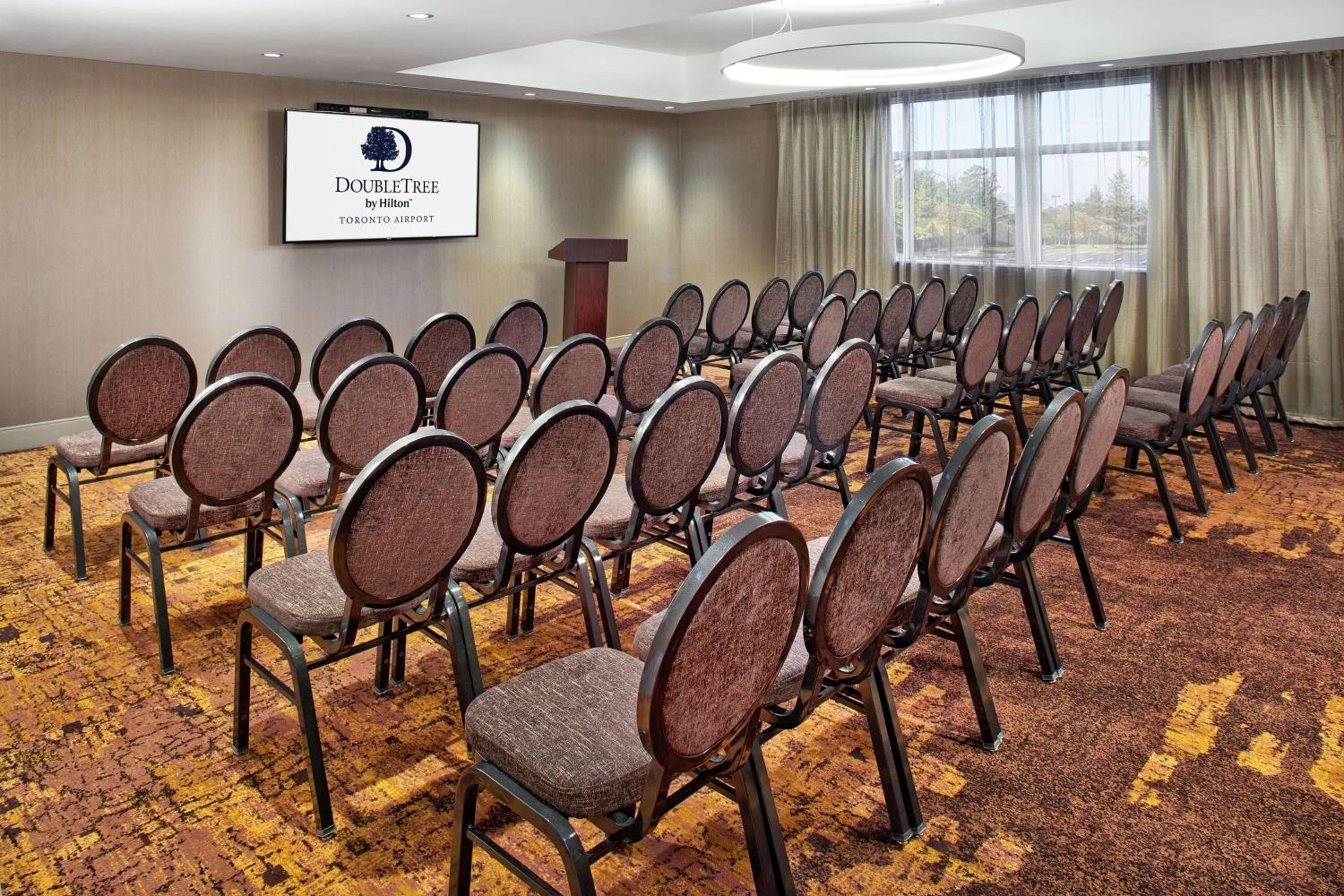 DoubleTree by Hilton Toronto Airport