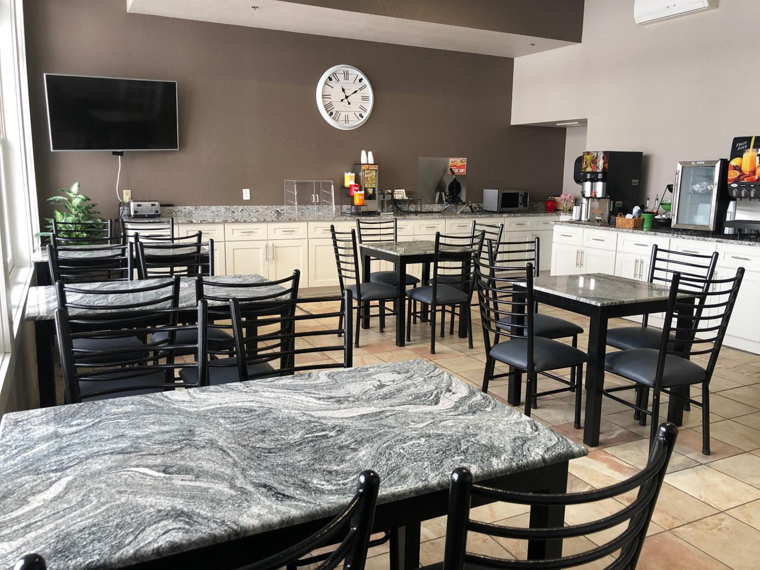 HomeTown Inn and Suites Belle Plaine