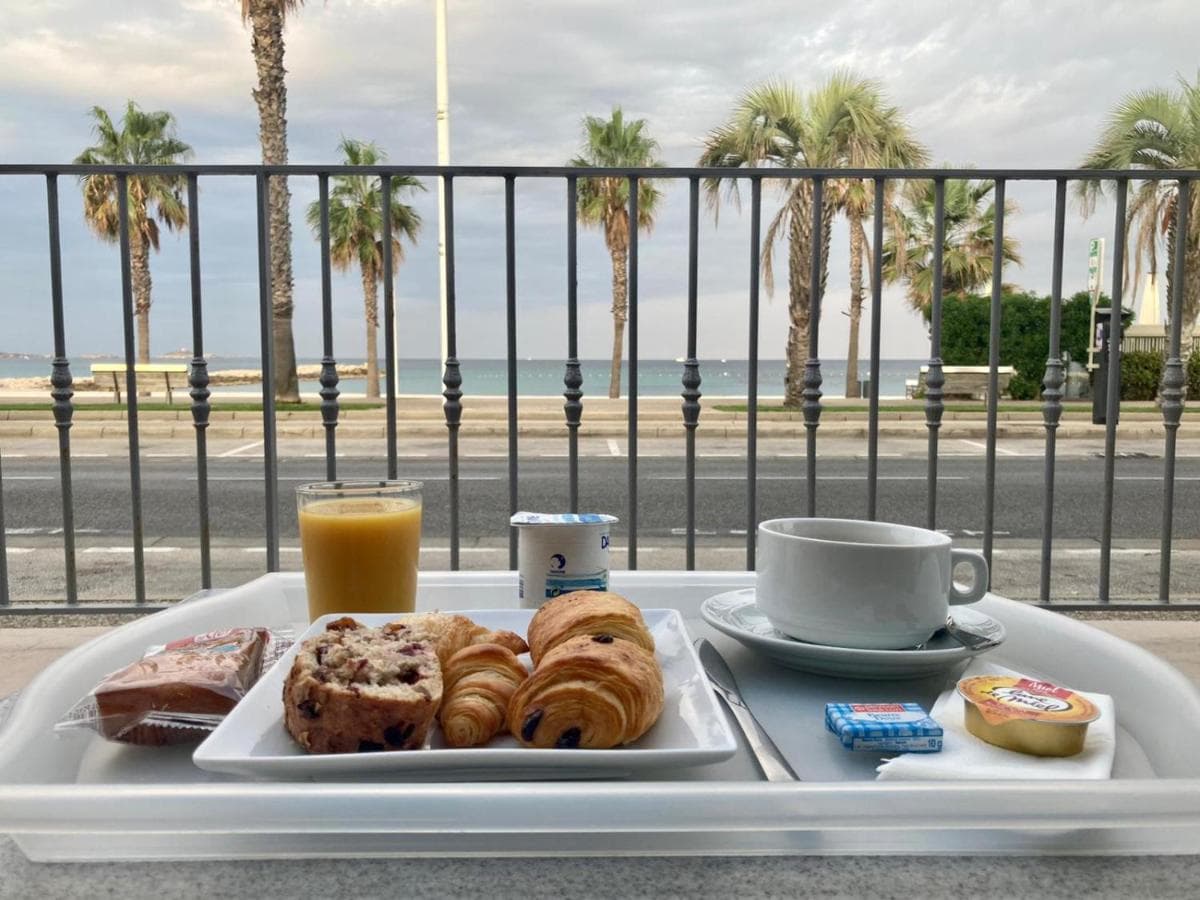 Adonis Six-Fours - Hôtel Le Bel Azur