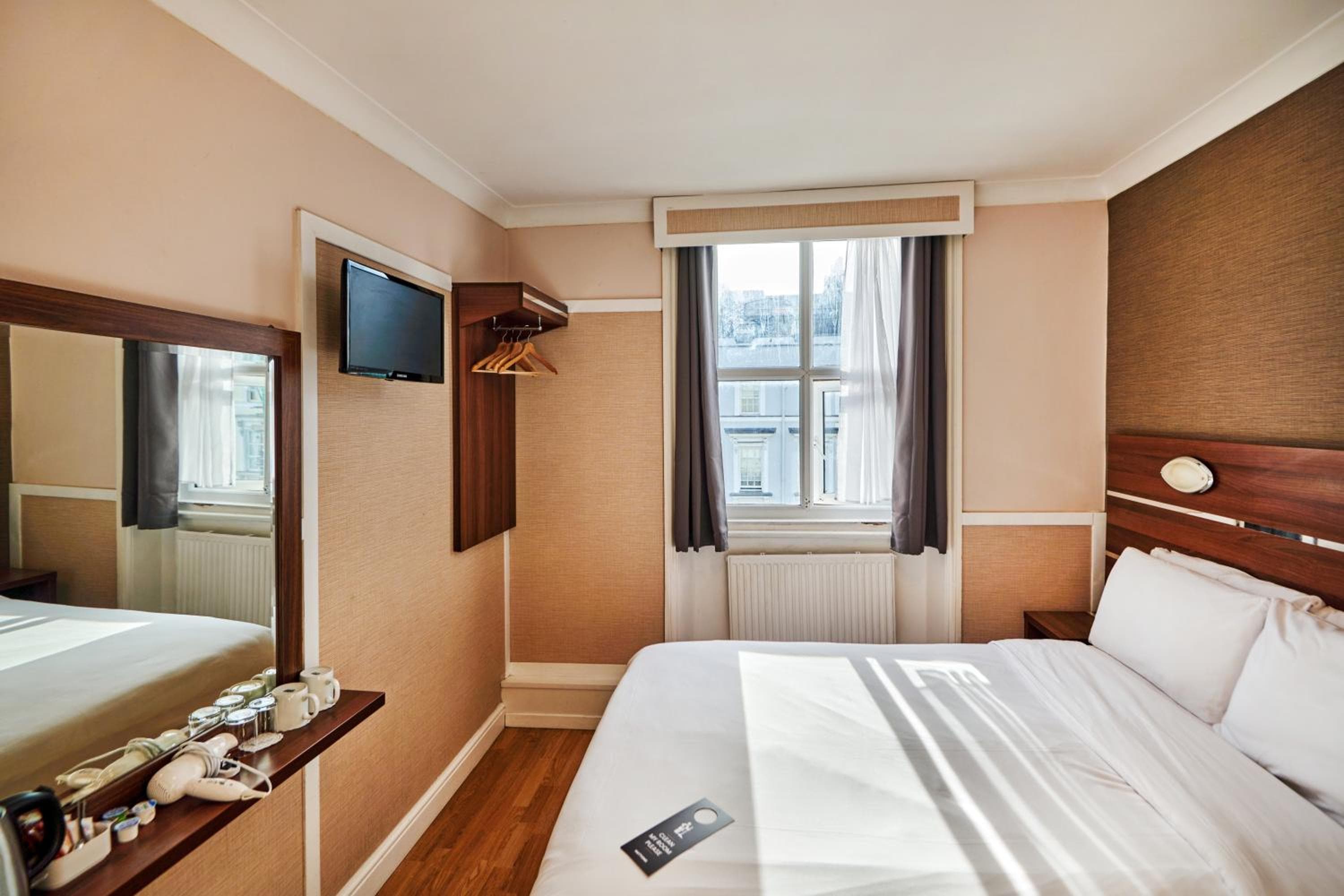 Huttons Hotel Victoria